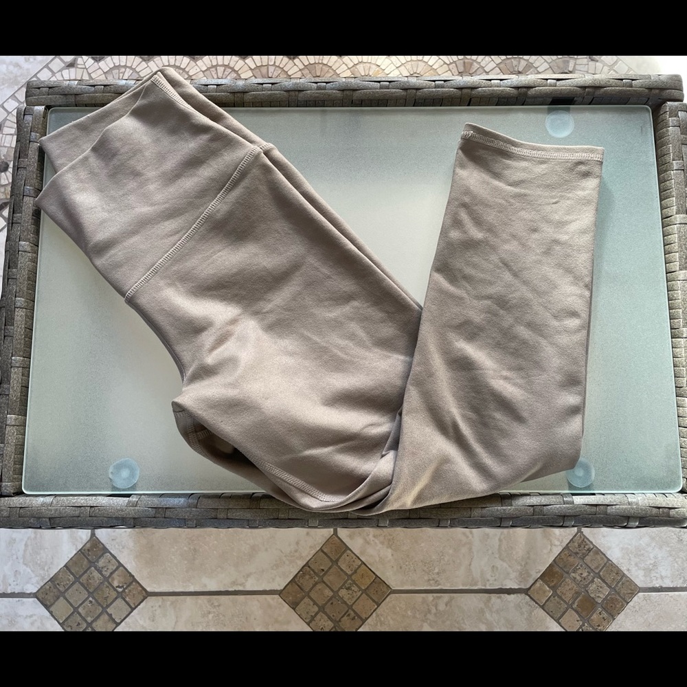 ALO Yoga Capri Leggings